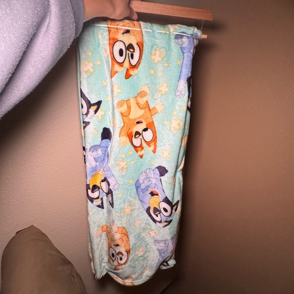 Bluey Kids Blanket - Light Blue - Picture 3 of 3